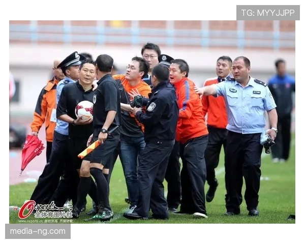 中止比赛规则详解：什么情况下裁判必须暂停比赛？