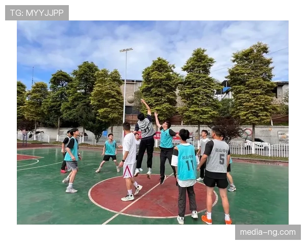 深入解读篮球二次起跳规则:判定与适用场景 深入解读篮球二次起跳规则:判定与适用场景